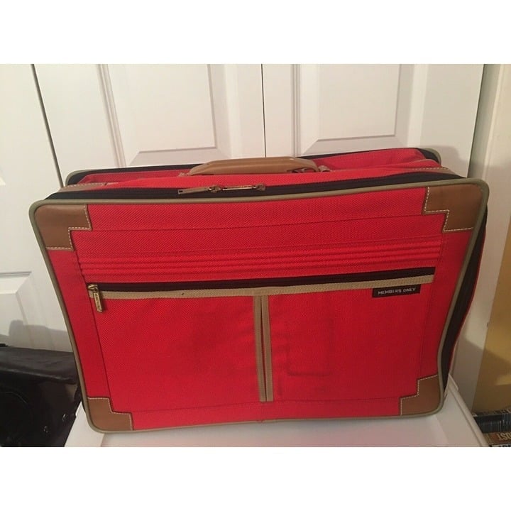 Vintage Members Only 14 x 20 X 7 Travel Luggage suitcase Carry-on/no Strap Red