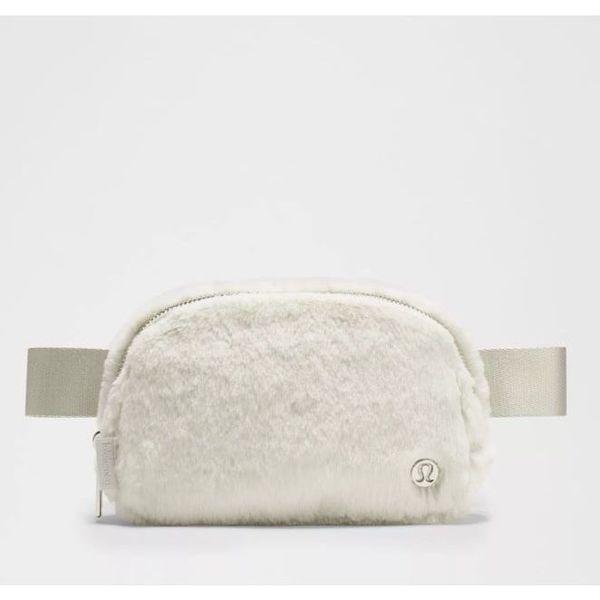 Lululemon Everywhere Belt Bag