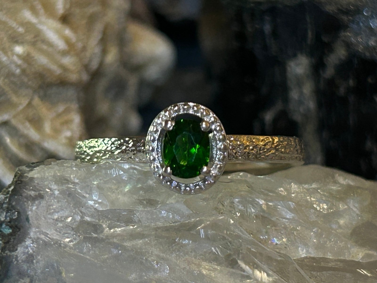 Beautiful Sterling Silver & Emerald Solitaire Ring Size 8