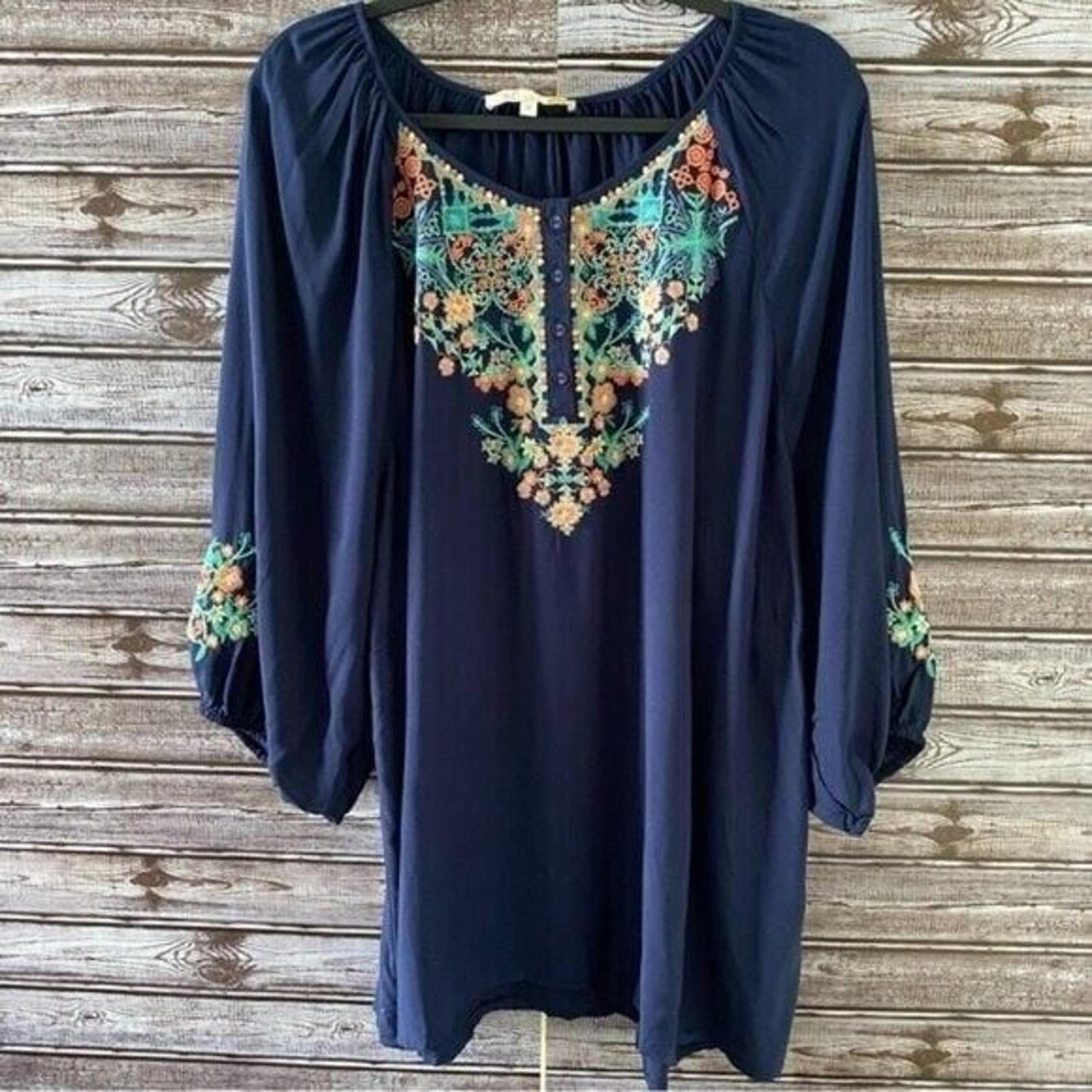 C&C California Women's Blouse Size 1X Blue Embroidered 3/4-Length Sleeves
