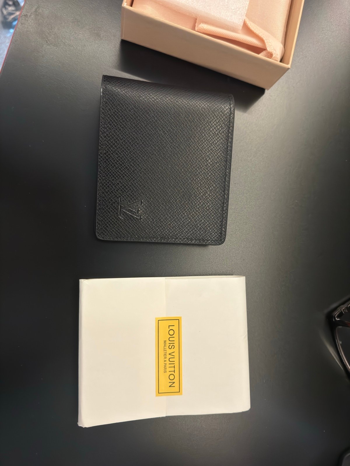 luis vuitton wallet wave design