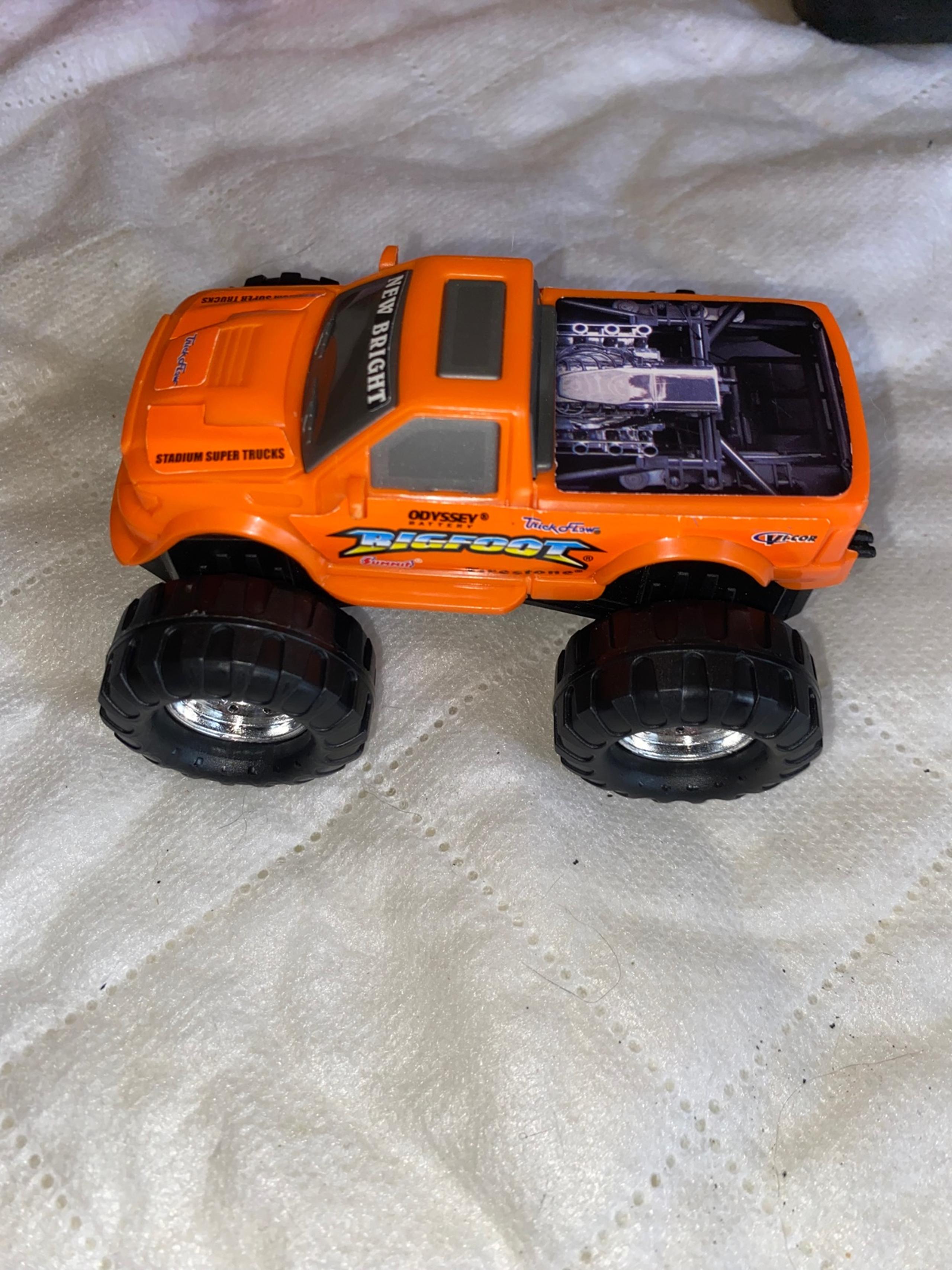 NEW BRIGHT: MONSTER TRUCKS & CHEVROLET SILVERADO (VARIATION)