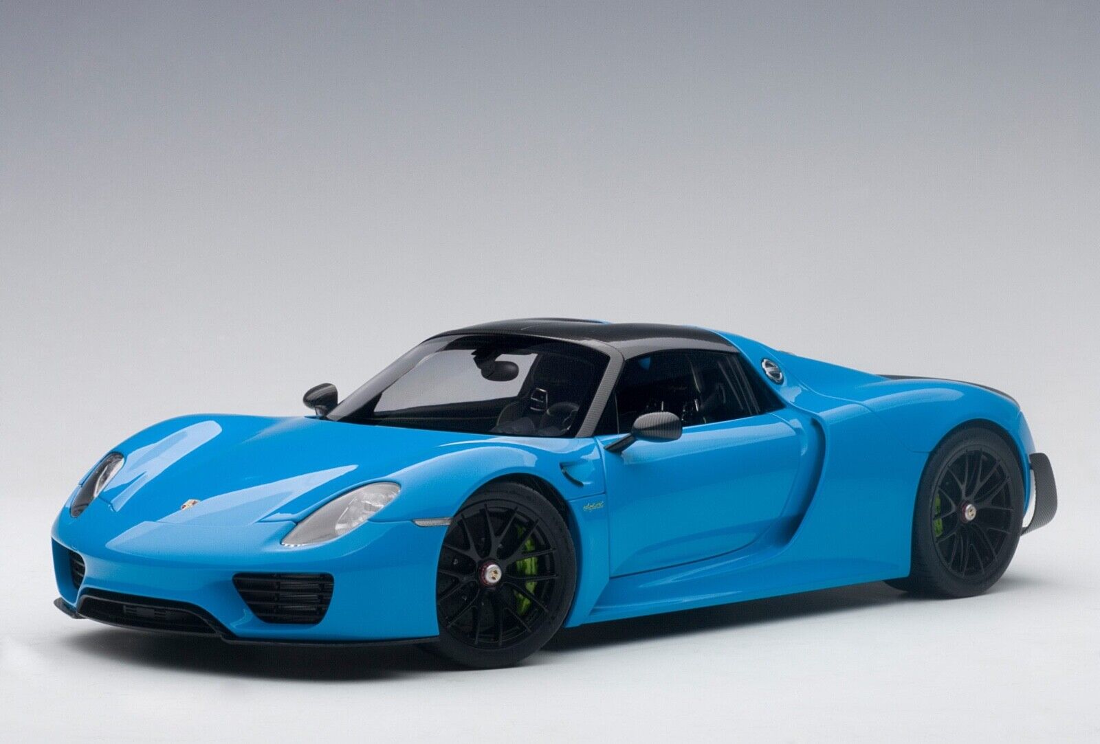AUTOart Porsche 918 Spyder w/ Weissach Pkg Riviera Blue 1:18 77924