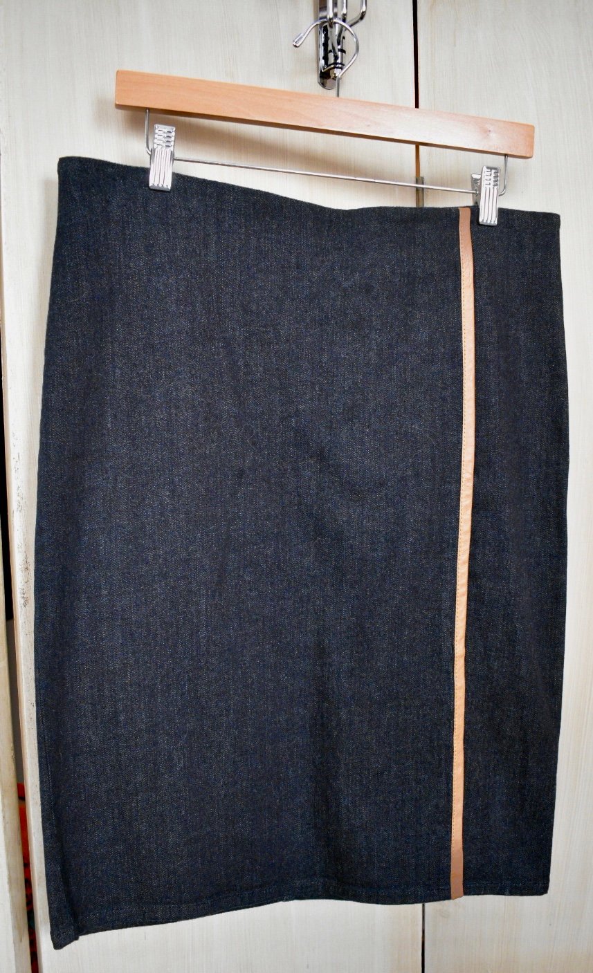 Vintage Ralph Lauren black denim pencil skirt with brown leather piping detail.