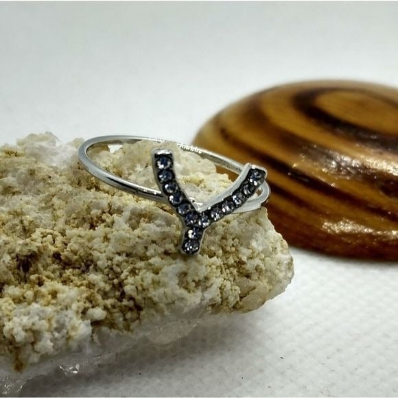 Y initial ring or wishbone ring size 5.5