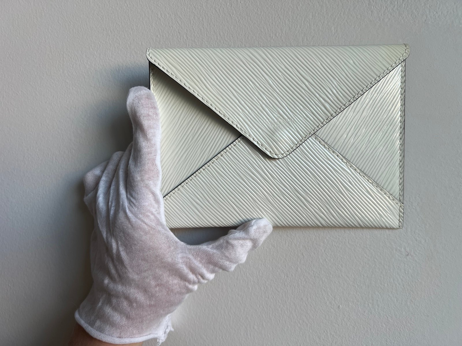 LOUIS VUITTON special invitation White epi lv Clutch