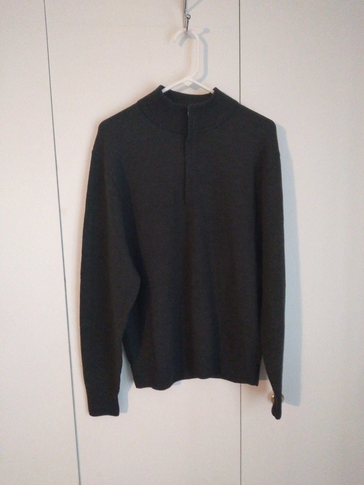 Cutter & Buck Men's grey wool sweater size Medium