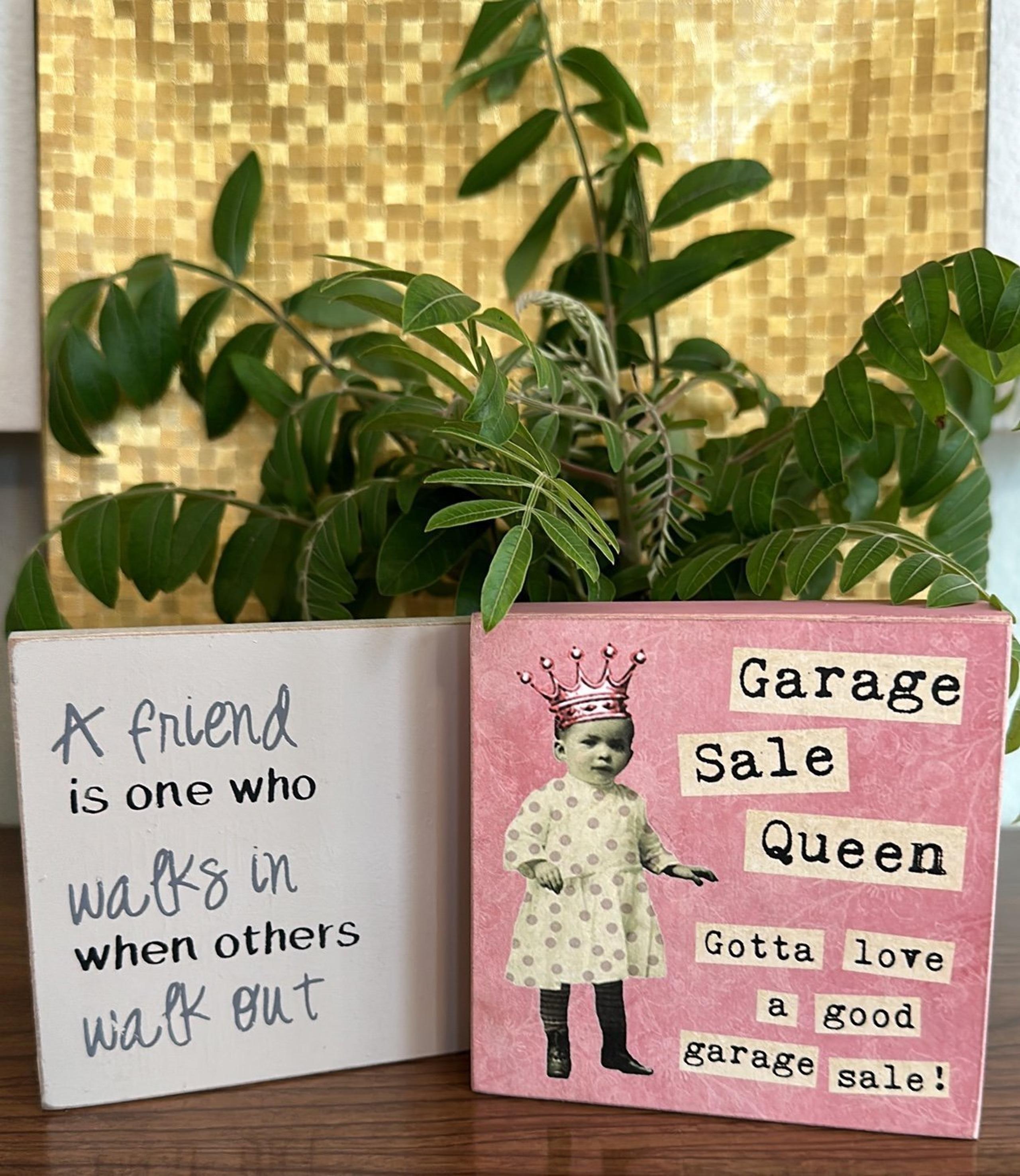 BUNDLE of 2 Small Wood Plaques Block Signs/Friend & Garage Sale Queen/Pink Grey