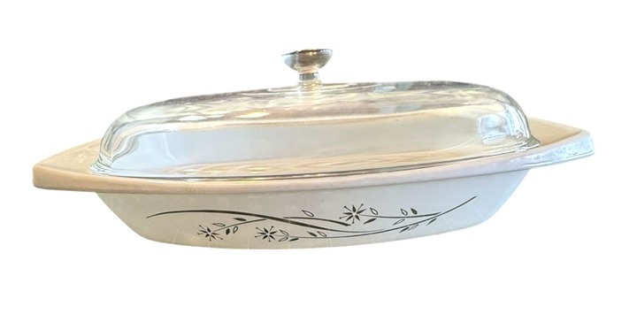 Vtg Pyrex 1 1/2 Qt. Covered Casserole Dish White With Glass Lid Golden Honey Suc