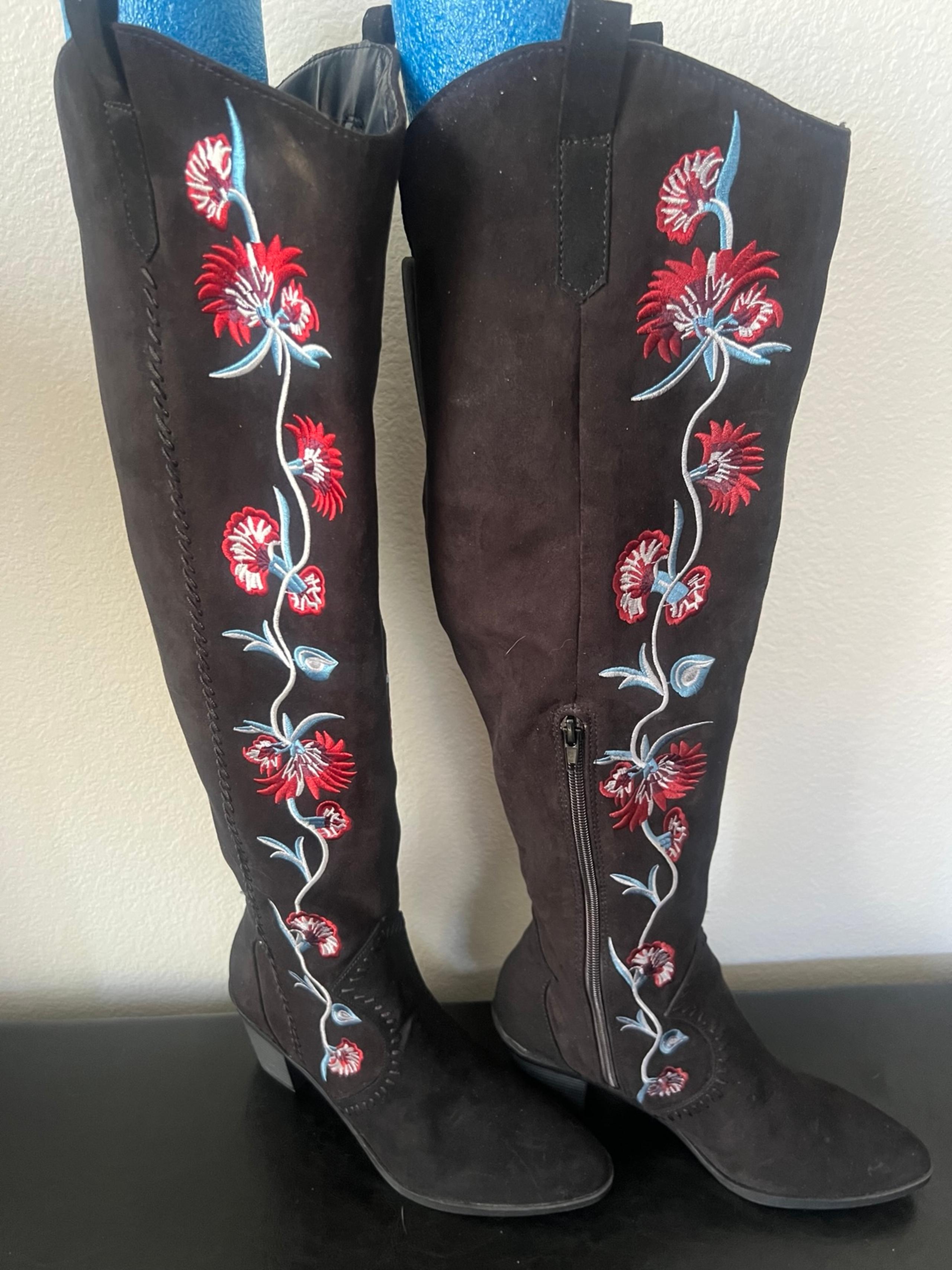 Carlos Santana black knee high embroidered boots. New size 8.5