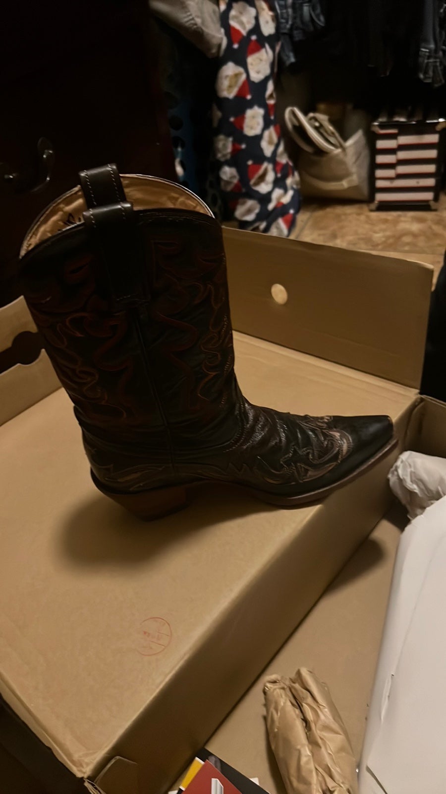 Coral boots in good condition size 8