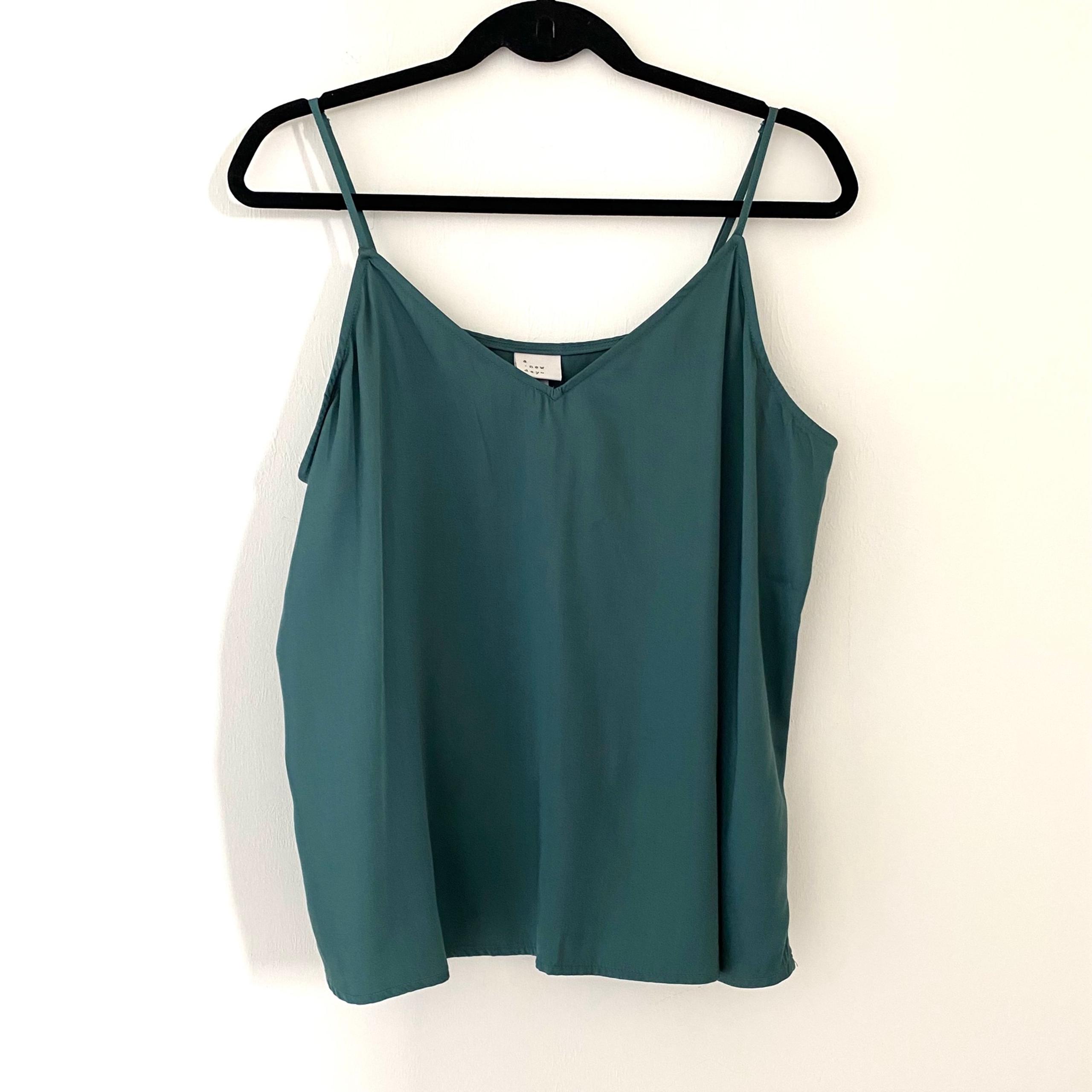 A New Day Silky Green Camisole Sleeveless V-Neck Spaghetti Strap Blouse, Large