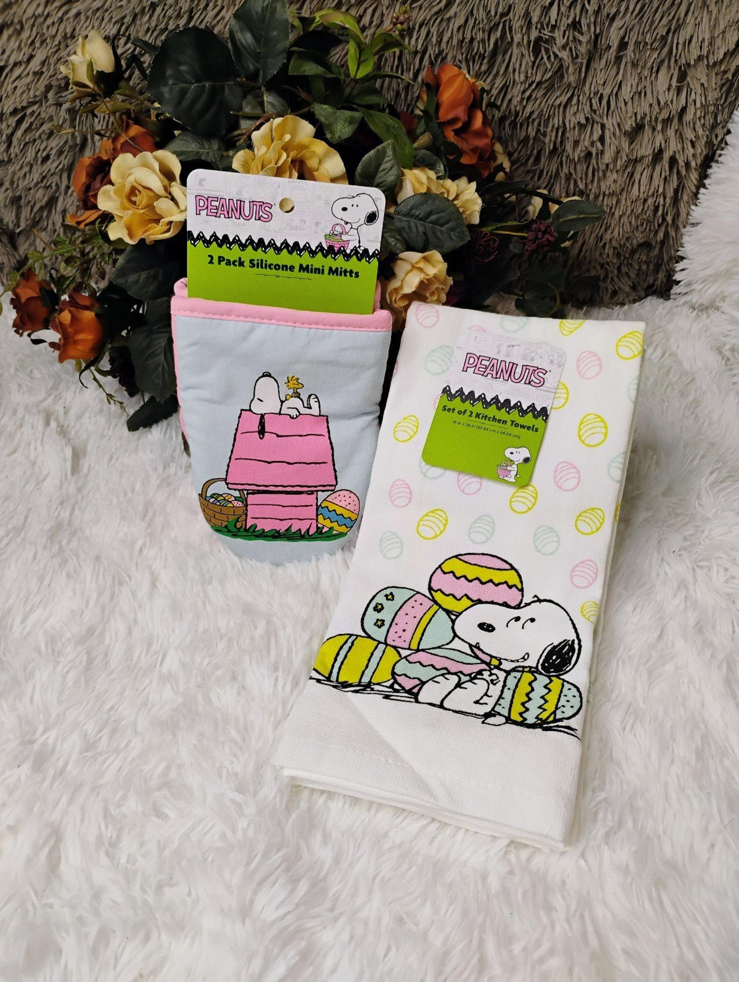 ❤️ Snoopy Easter Oven Mitts & Set of 2 Easter Egg Kitchen Towels by Peanuts BNWT