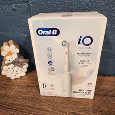 Oral-B i04 Electric Toothbrush