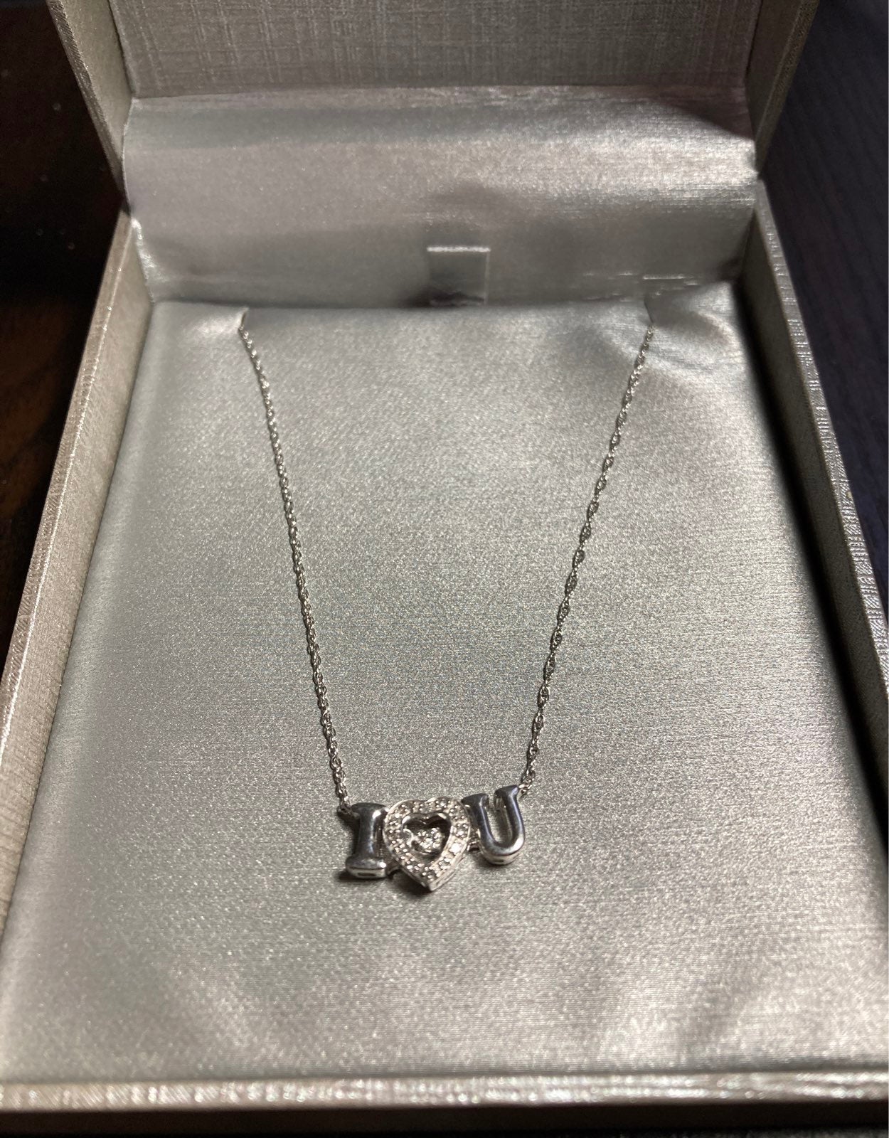 I heart U Zales diamond Necklace
