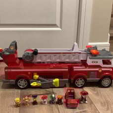 Paw Patrol Ultimate Rescue Fire Truck with Extendable 2 ft. Tall Ladder