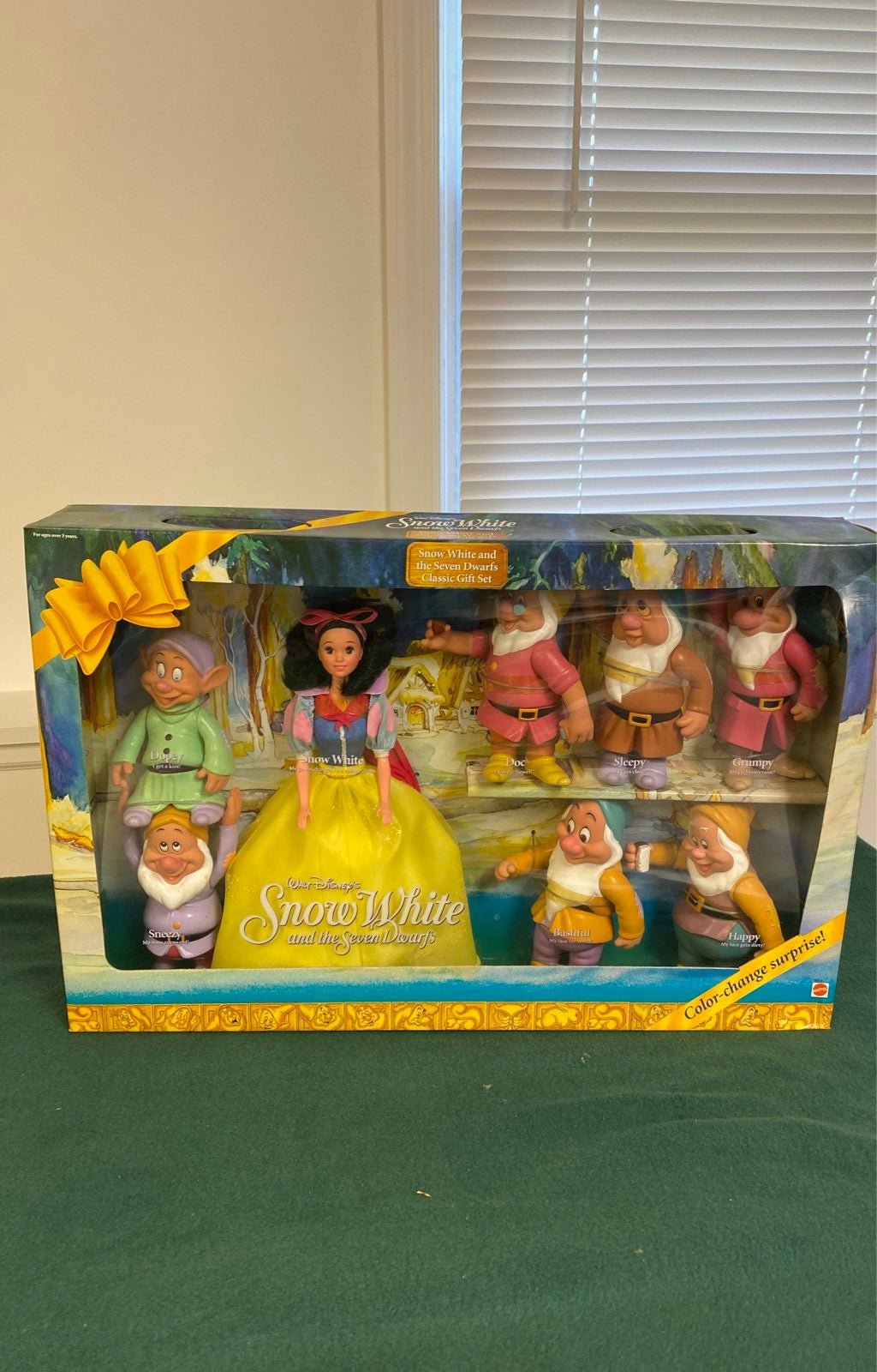 Disney Snow White and the seven dwarfs gift set NIB