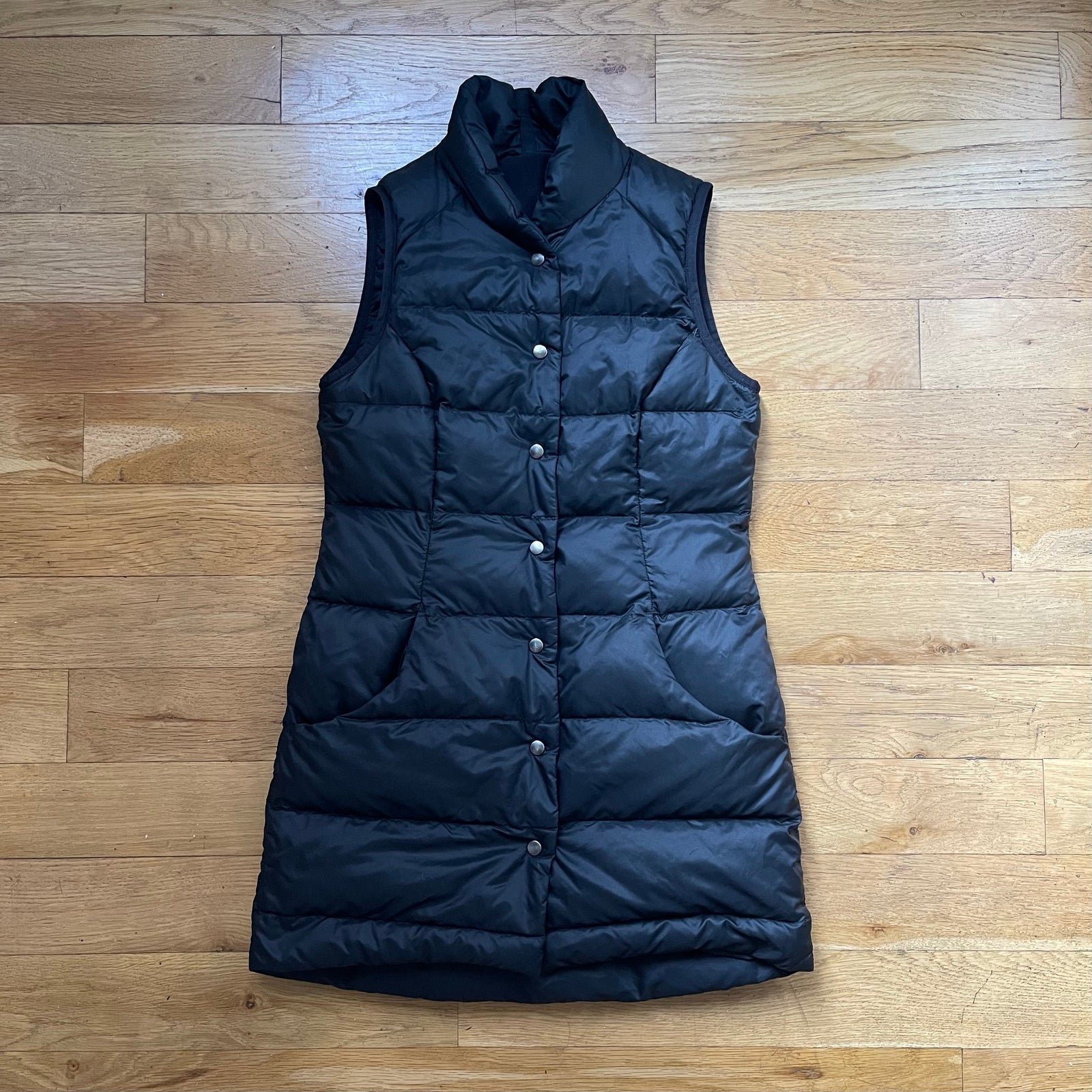 black Lululemon puffer vest (size: 2)