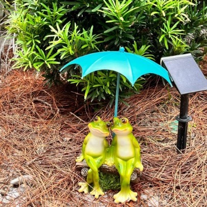 Frog Statue Garden - Resin Happy Couple Frogs on Bench Figurines - Summer Decor