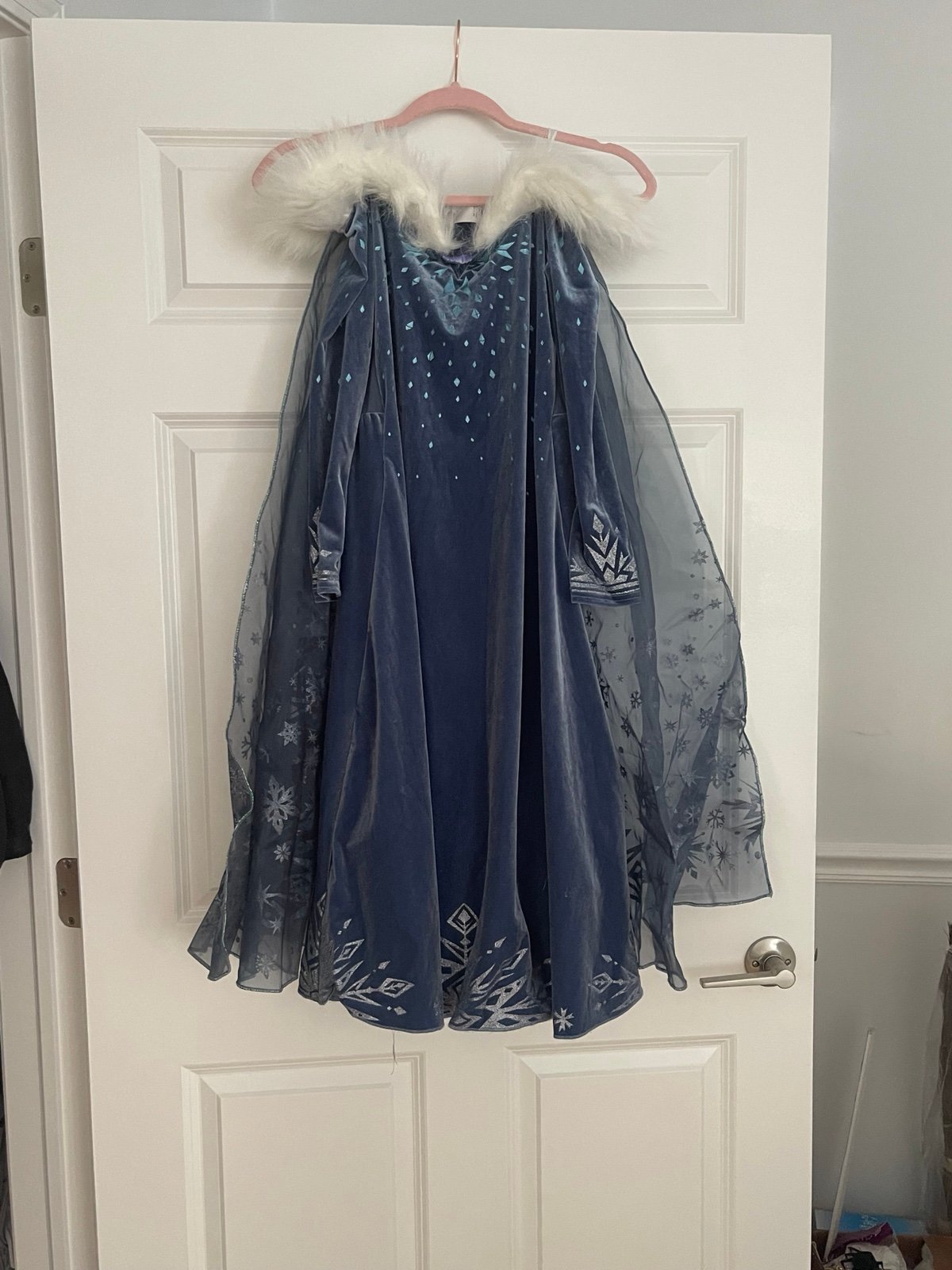 Authentic Disney Elsa dress size 7/8