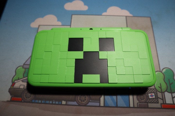 Minecraft 2DS XL with games