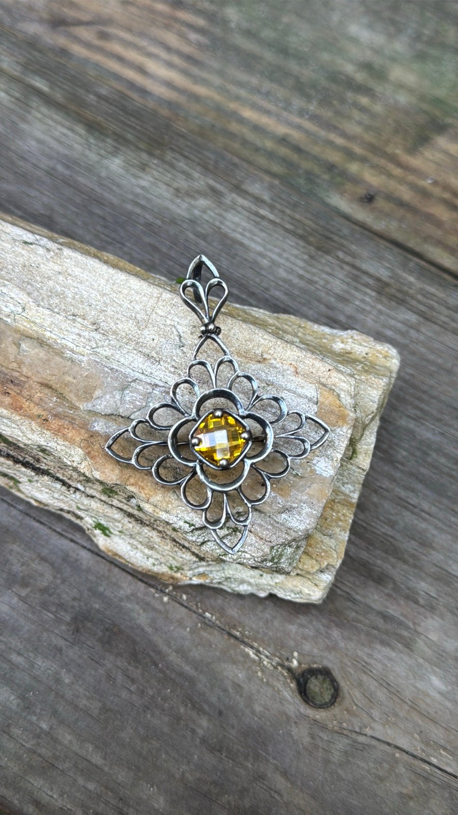 Sterling silver pendant with citrine