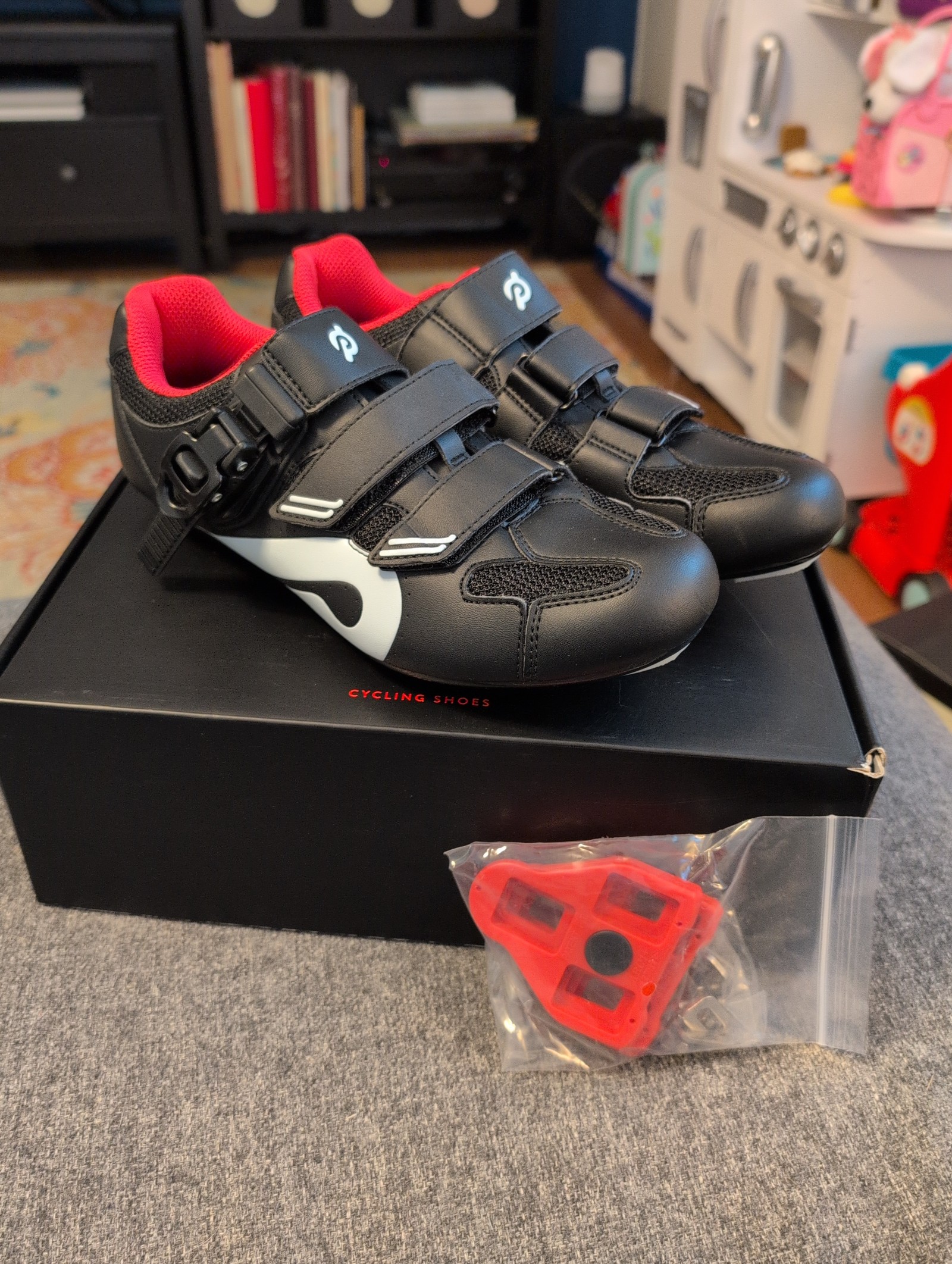 Brand new Peloton cycling shoes with look delta cleats + box EU 40 us women's 9