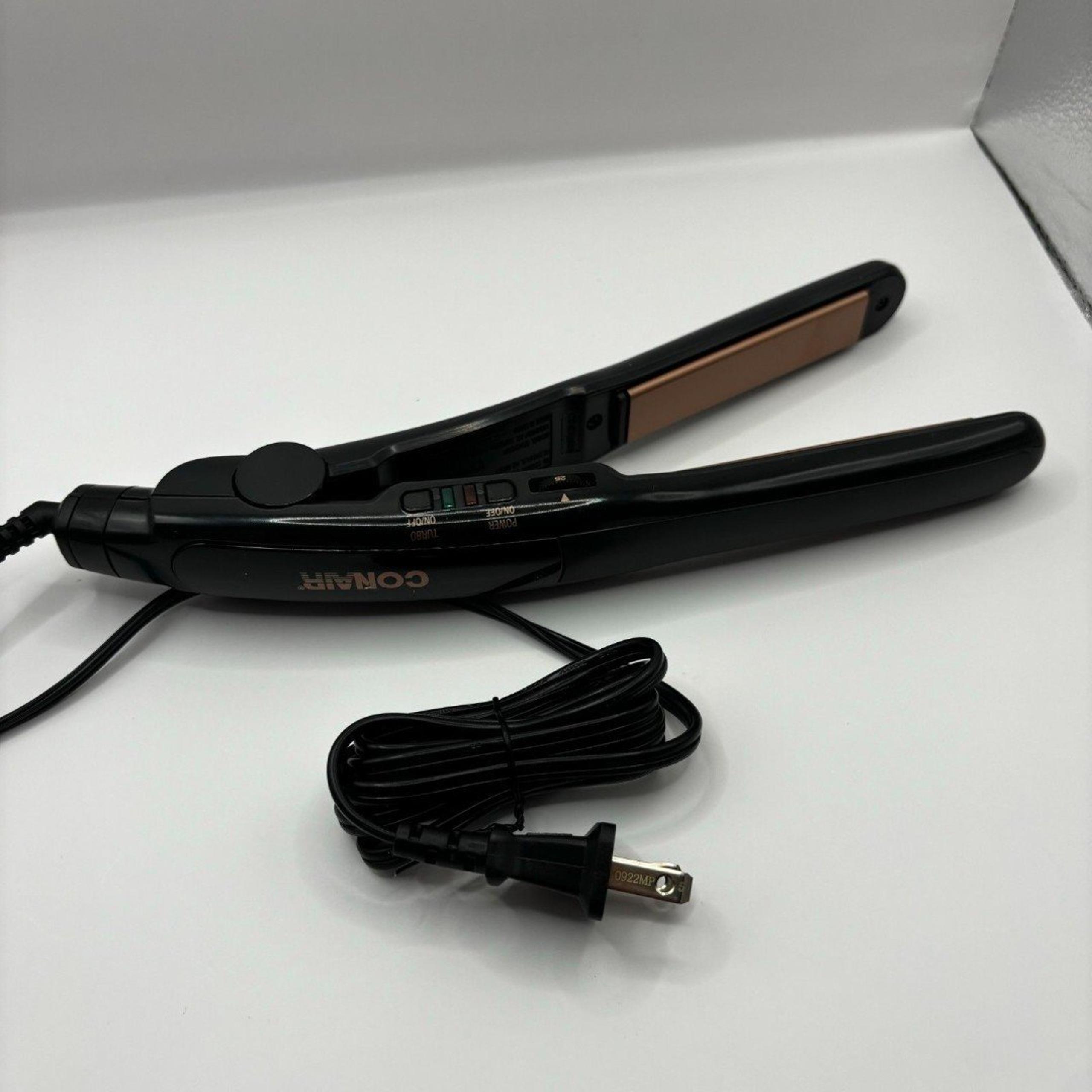 Conair 3/4" Ceramic Instant Heat Flat Iron - Intense Shine - Hair Styling NEW