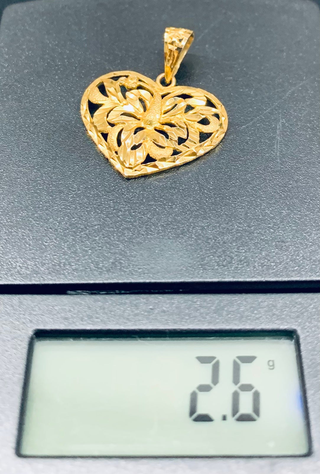 22k Yellow Gold Heart Flower Diamond Cut Textured Pendant