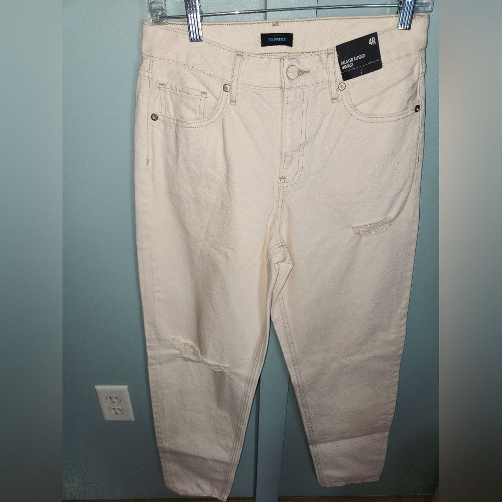 EXPRESS NWT Mid Rise Distressed Relaxed Tapered Jeans Size 4R
