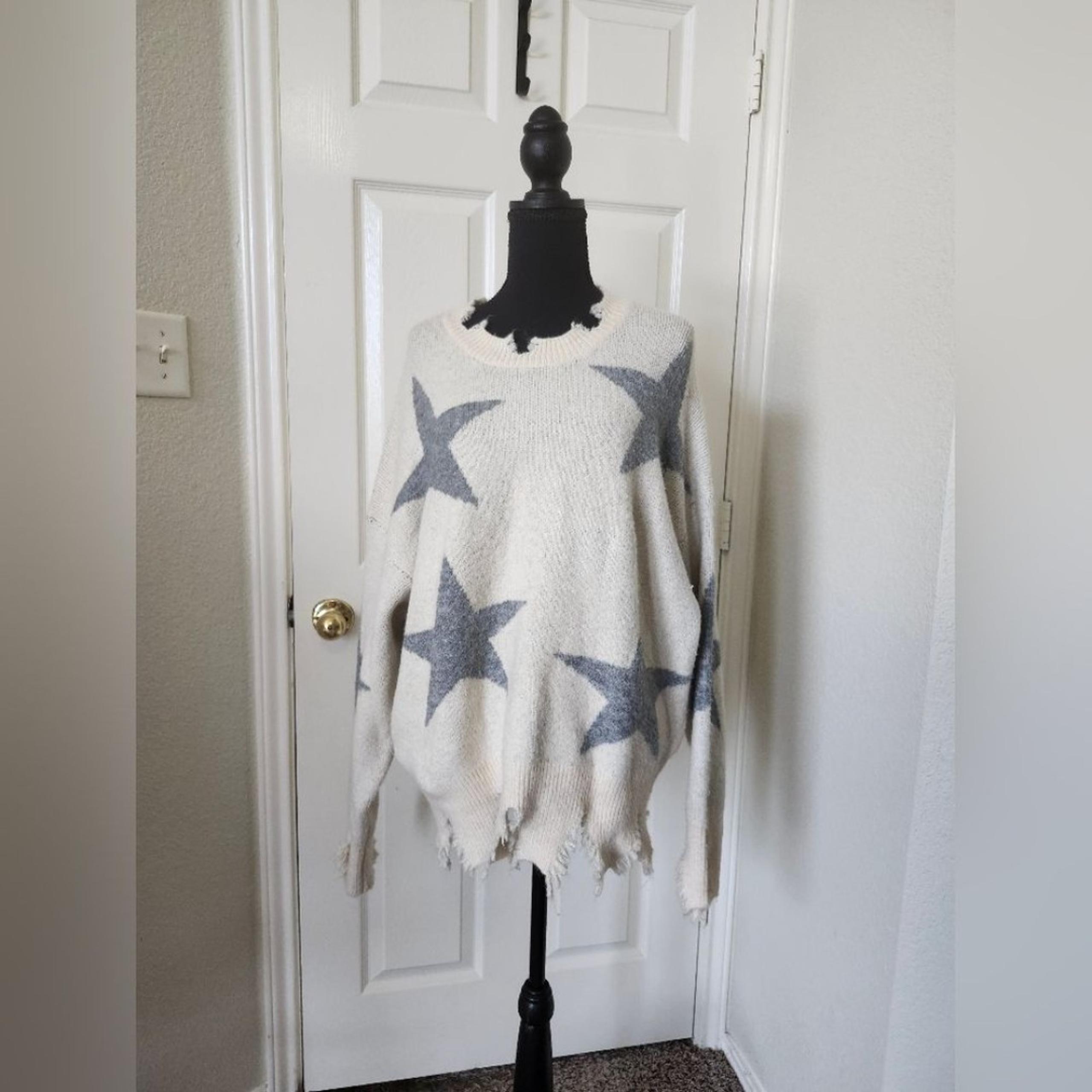 Easel Cream Gray Fringe Raw Hem Star Knit Sweater S