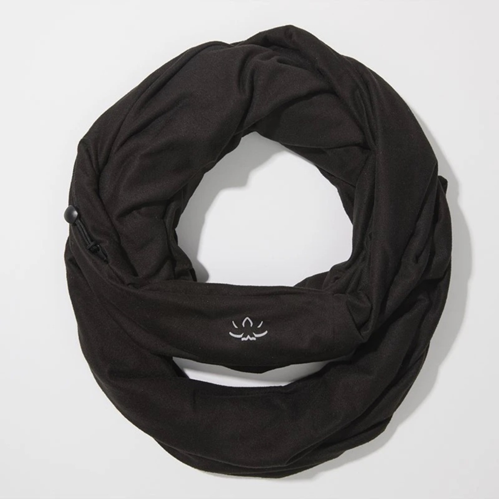 NWT Beyond Yoga Infinity Hidden Pocket Scarf Black
