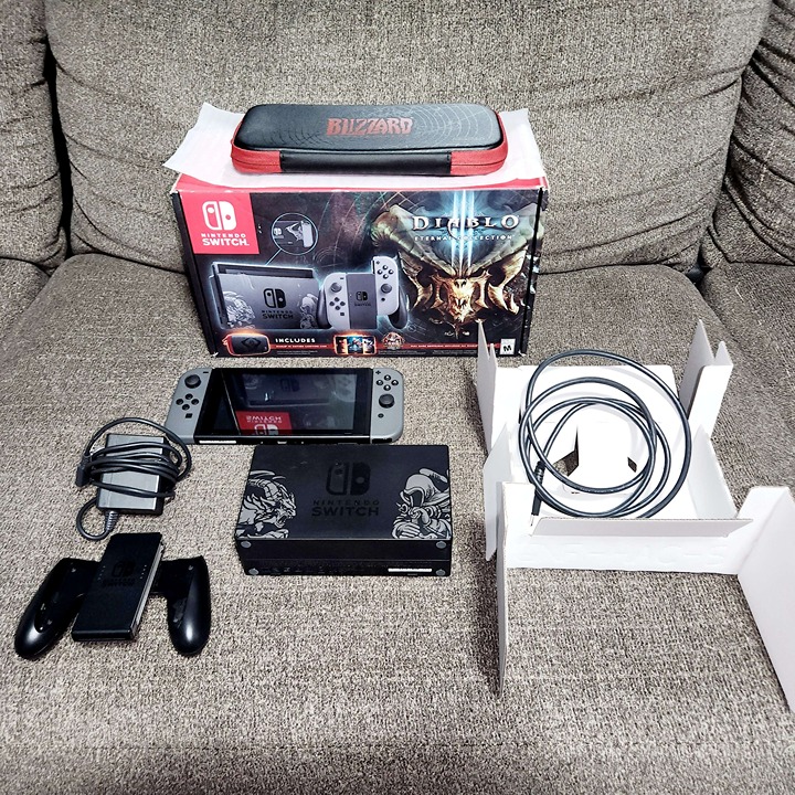 Nintendo Switch Diablo III Eternal Collection Console || In Box, Excellent ||
