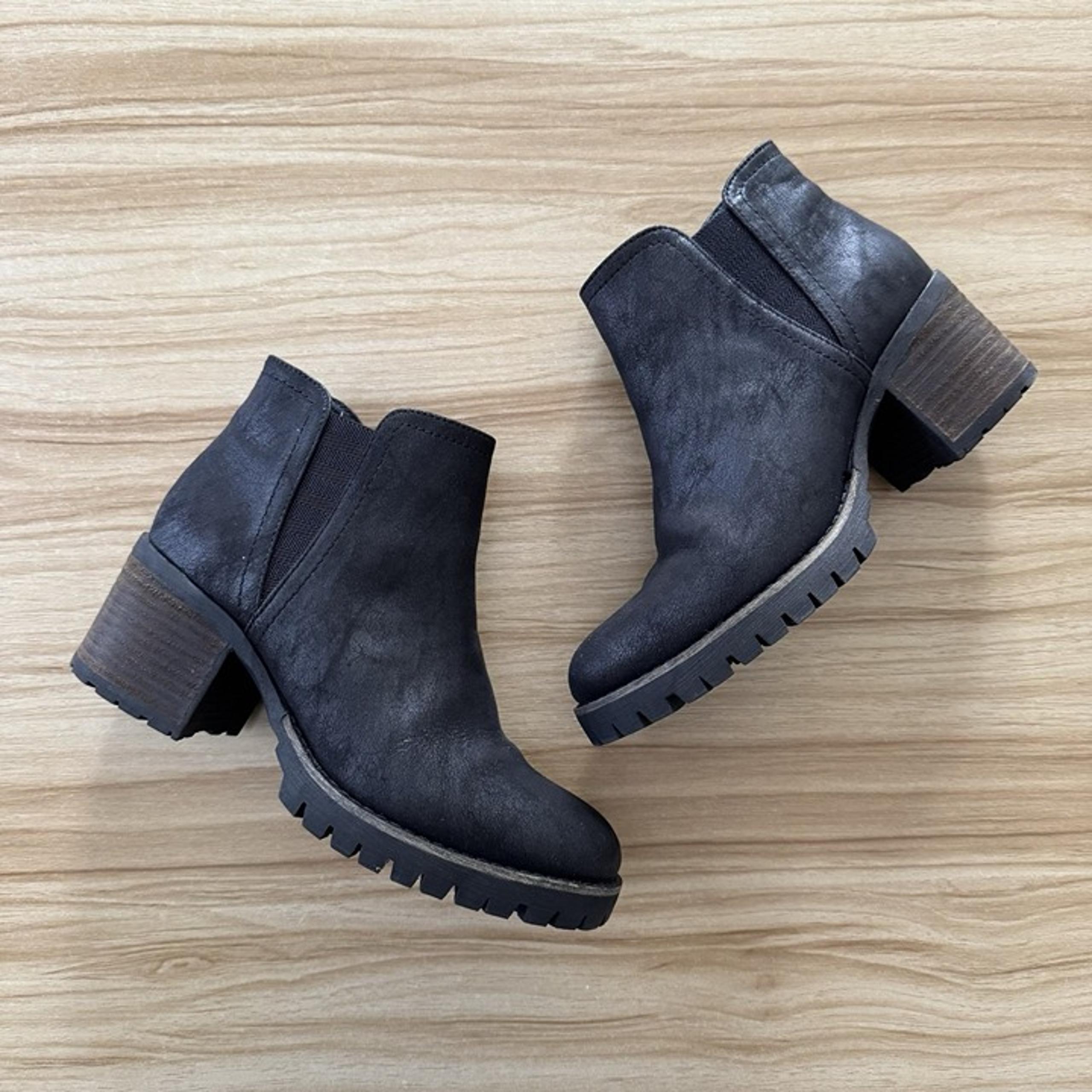 Carlos by Carlos Santana Ankle Boots Booties 7.5M Black Faux Leather Lug Gothic