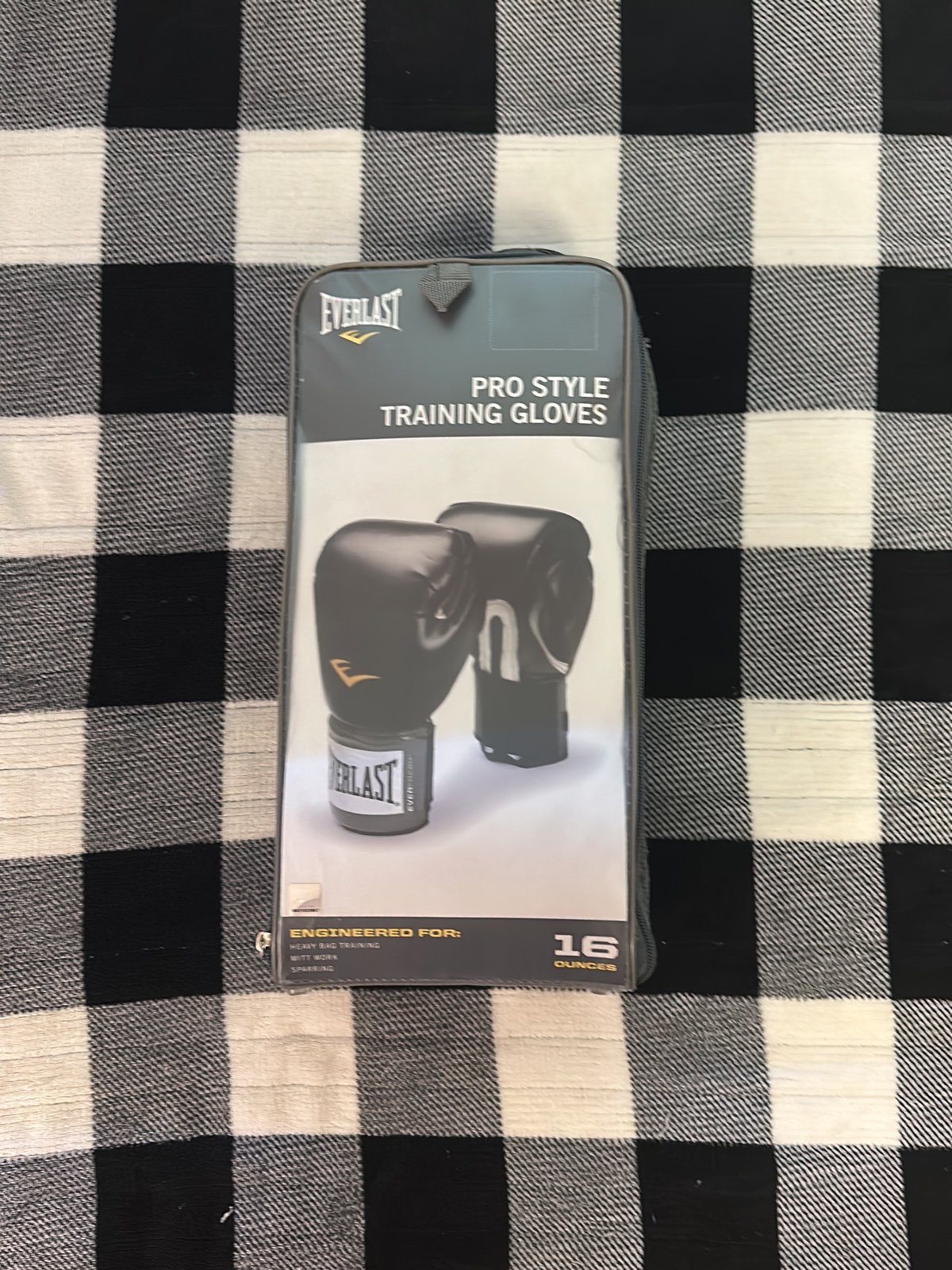 EVERLAST 16oz Pro Style Training Gloves
