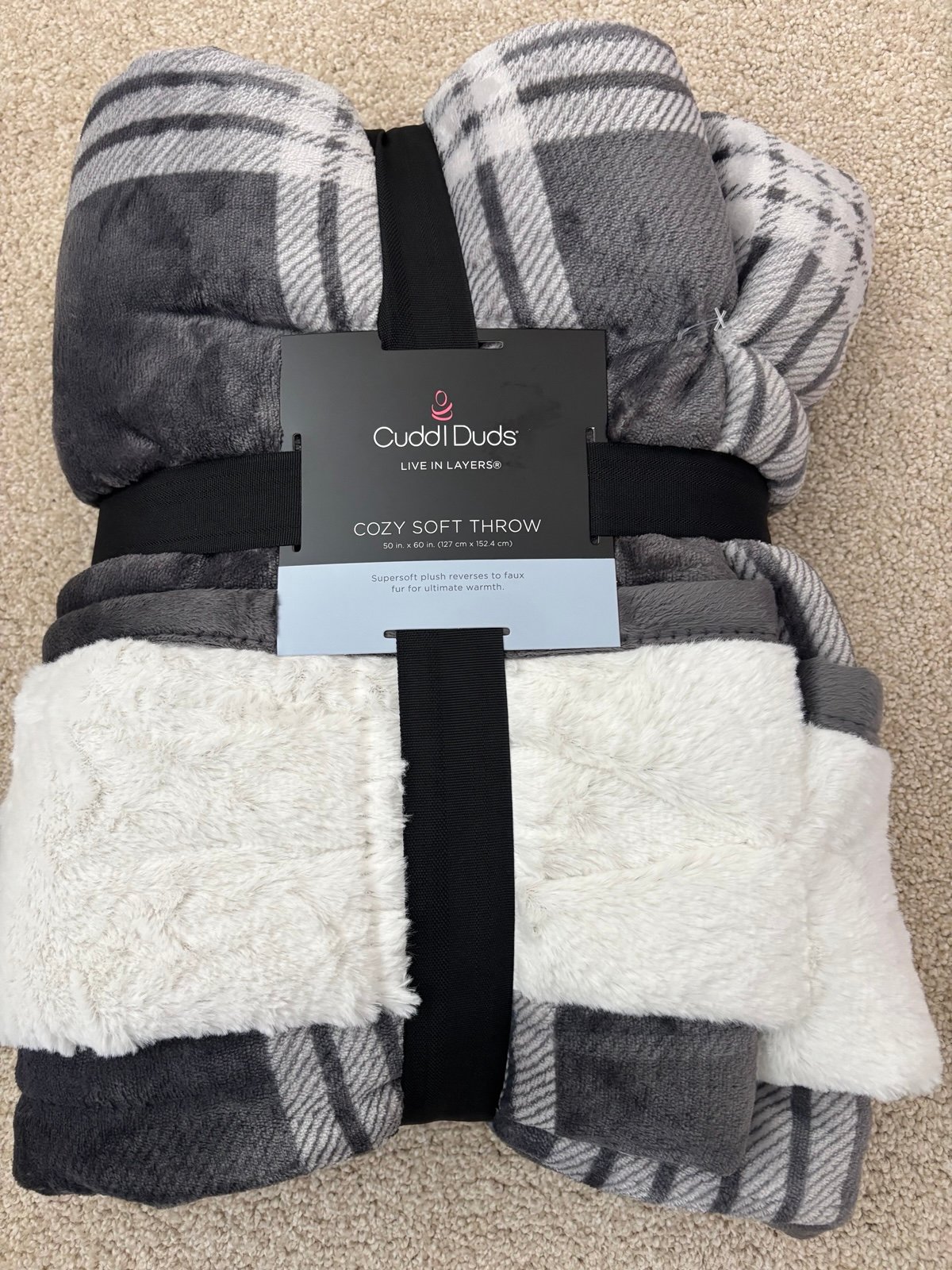 cuddl duds cozy plush sherpa throw. Gray / white. NEW. 50x60 inches