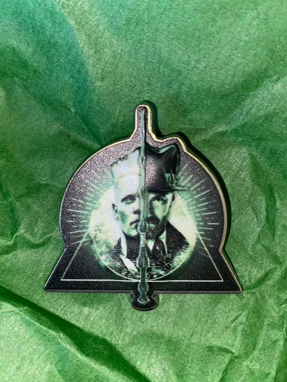 LE Warner Brothers Fantastic Beasts: Crimes of Grindlewald Face Off pin