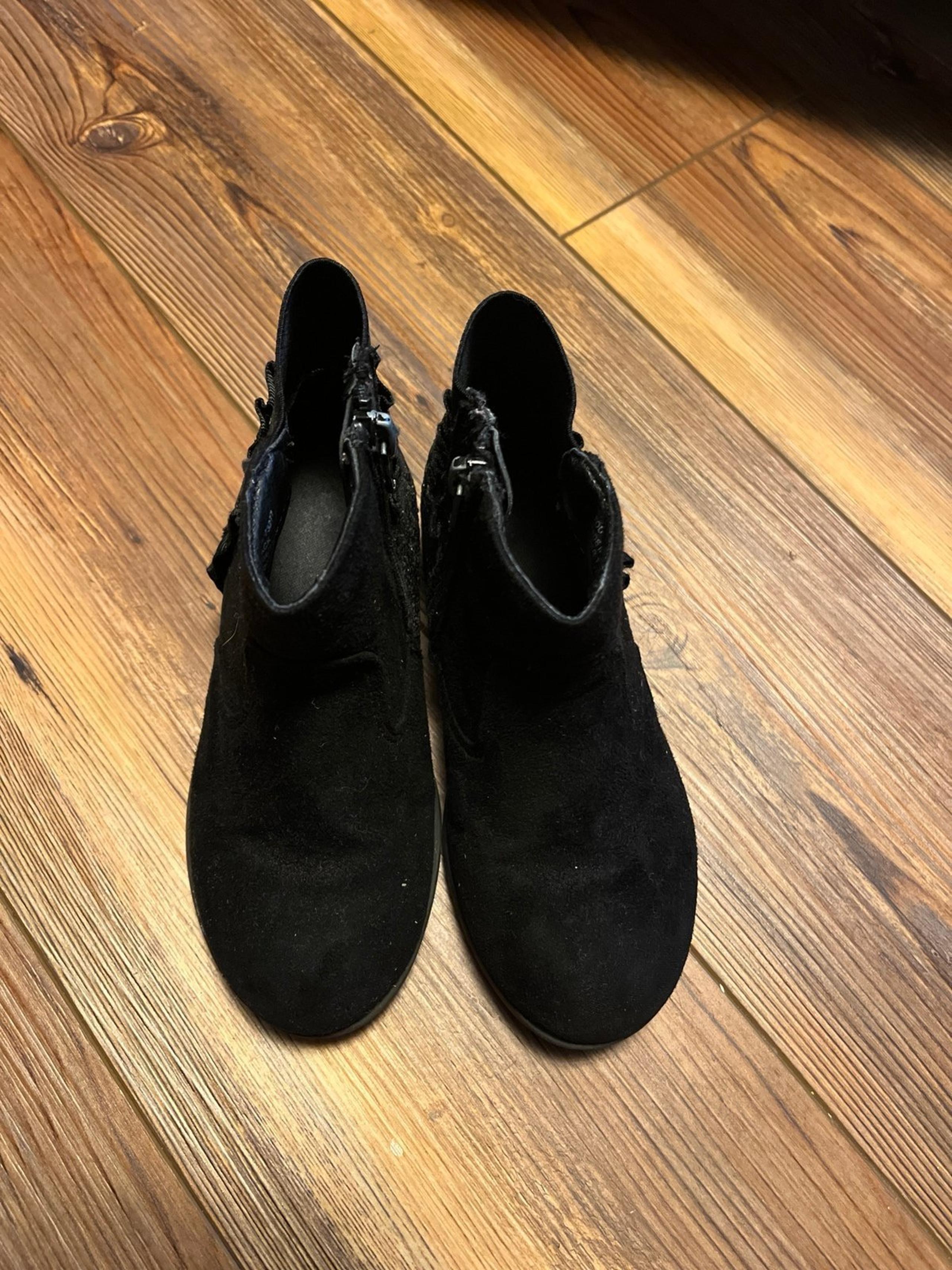 Size 10 girls black boots with glitter & ruffles