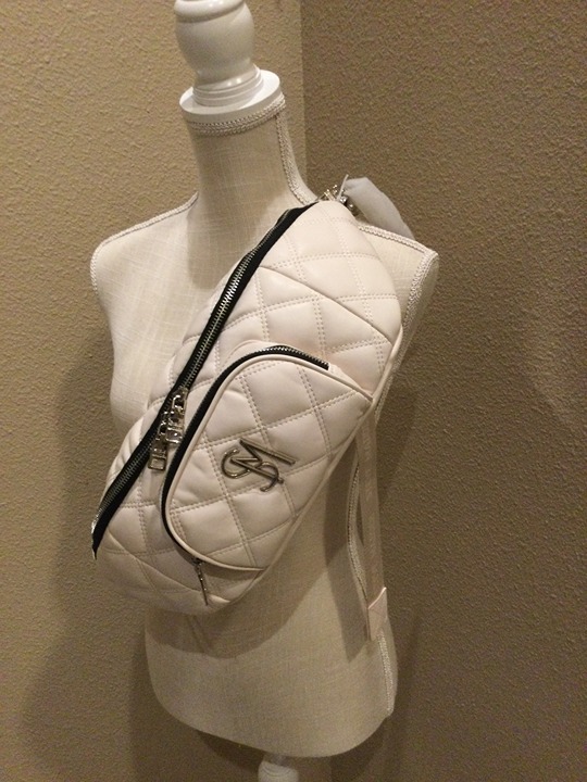 NWT modern Steve Madden off white oversized belt bag, sling purse