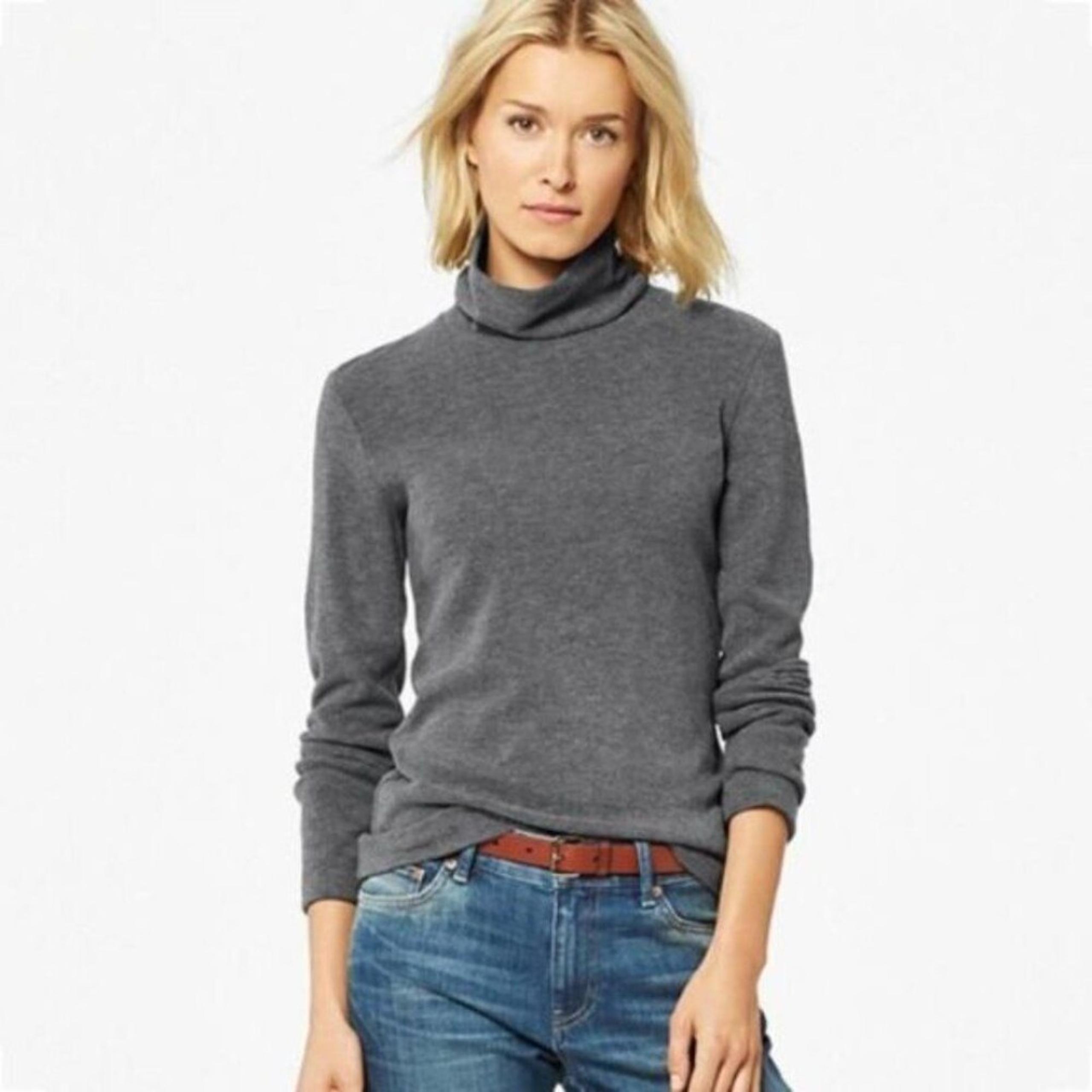 Uniqlo HEATTECH Fleece Gray Cozy Turtleneck Sweater - Medium