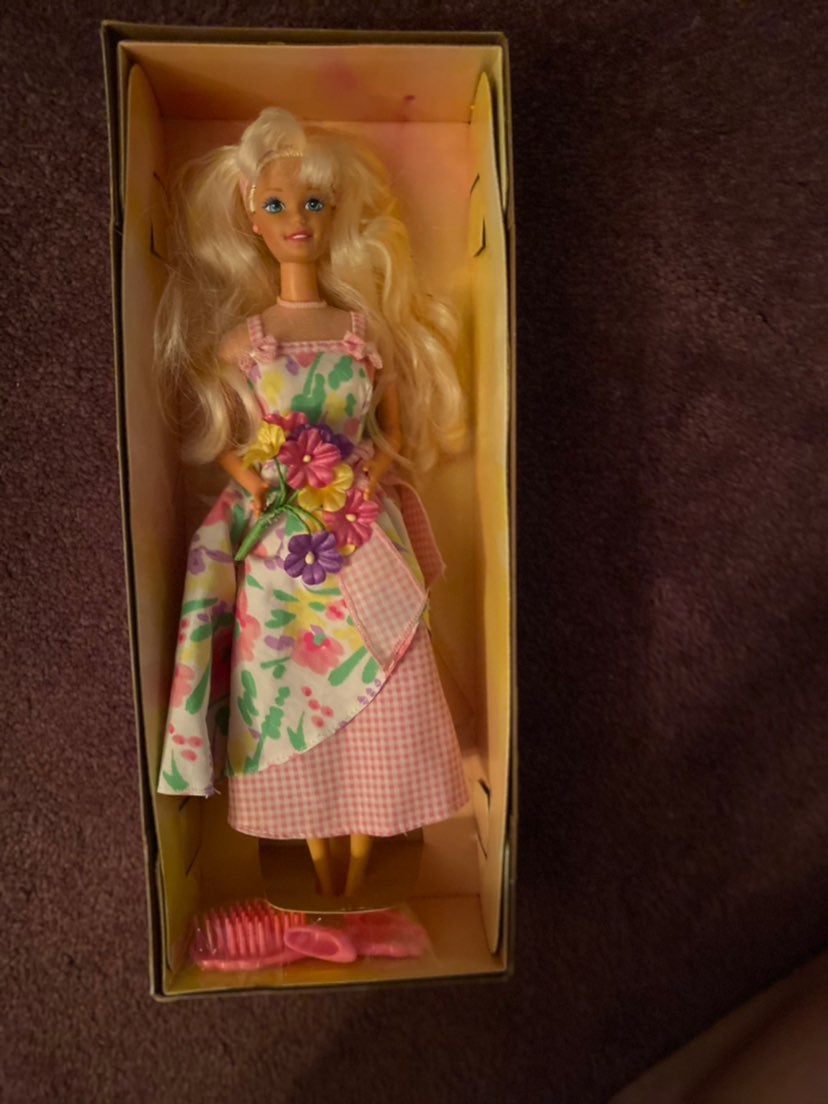 Avon Spring Petals 1996 Barbie