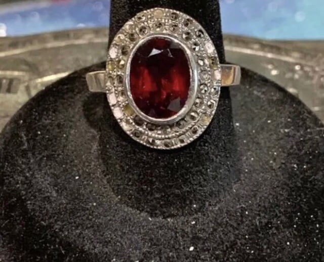 Beautiful estate find Ruby 925 Silver ring