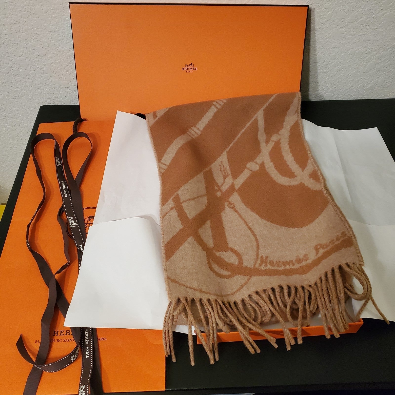 HERMES Muffler (Authentic)