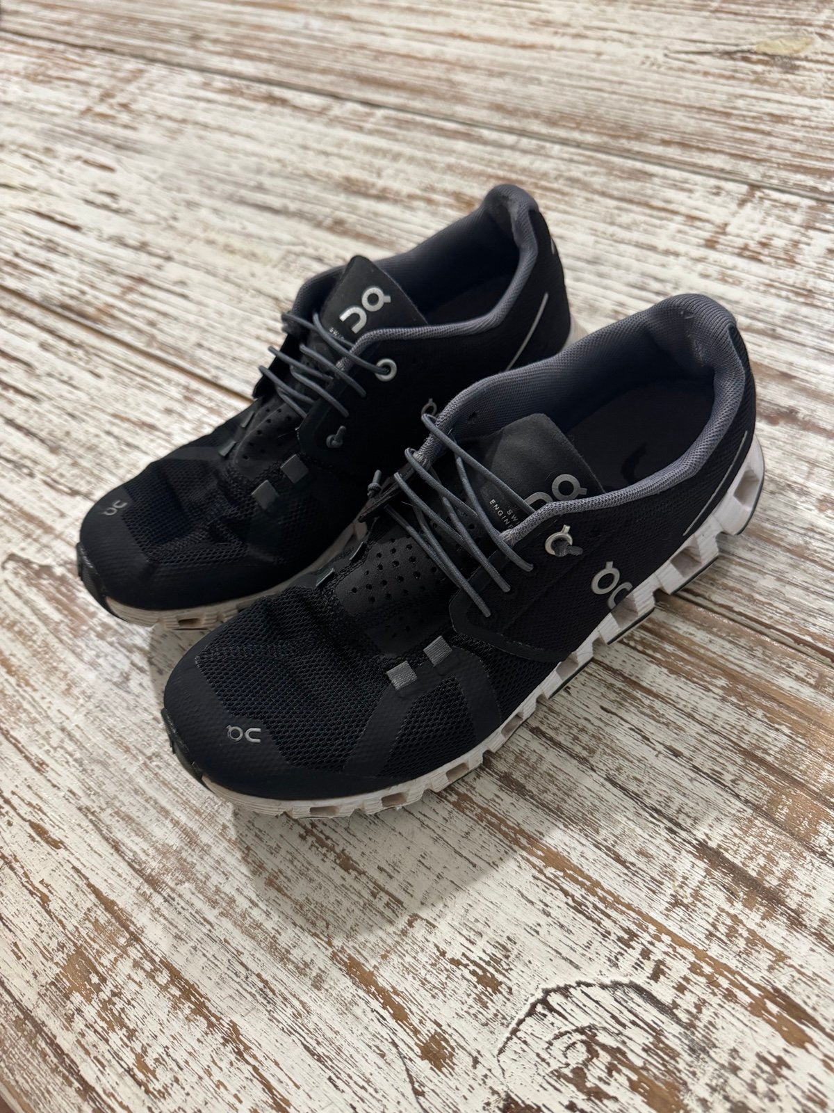 On Cloud 5s women’s size 8