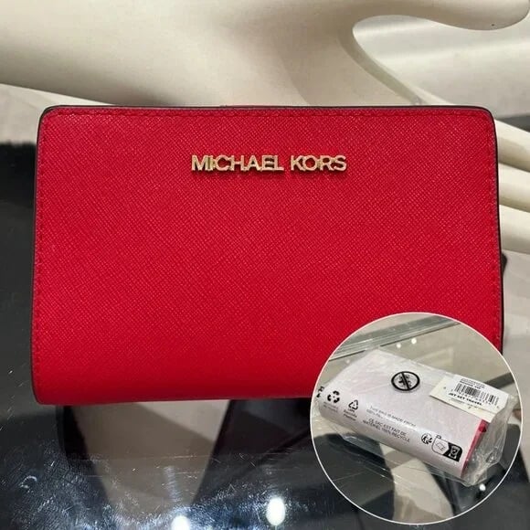 MICHAEL KORS Medium Crossgrain Leather Wallet 35F7GTVF2L BRIGHT RED