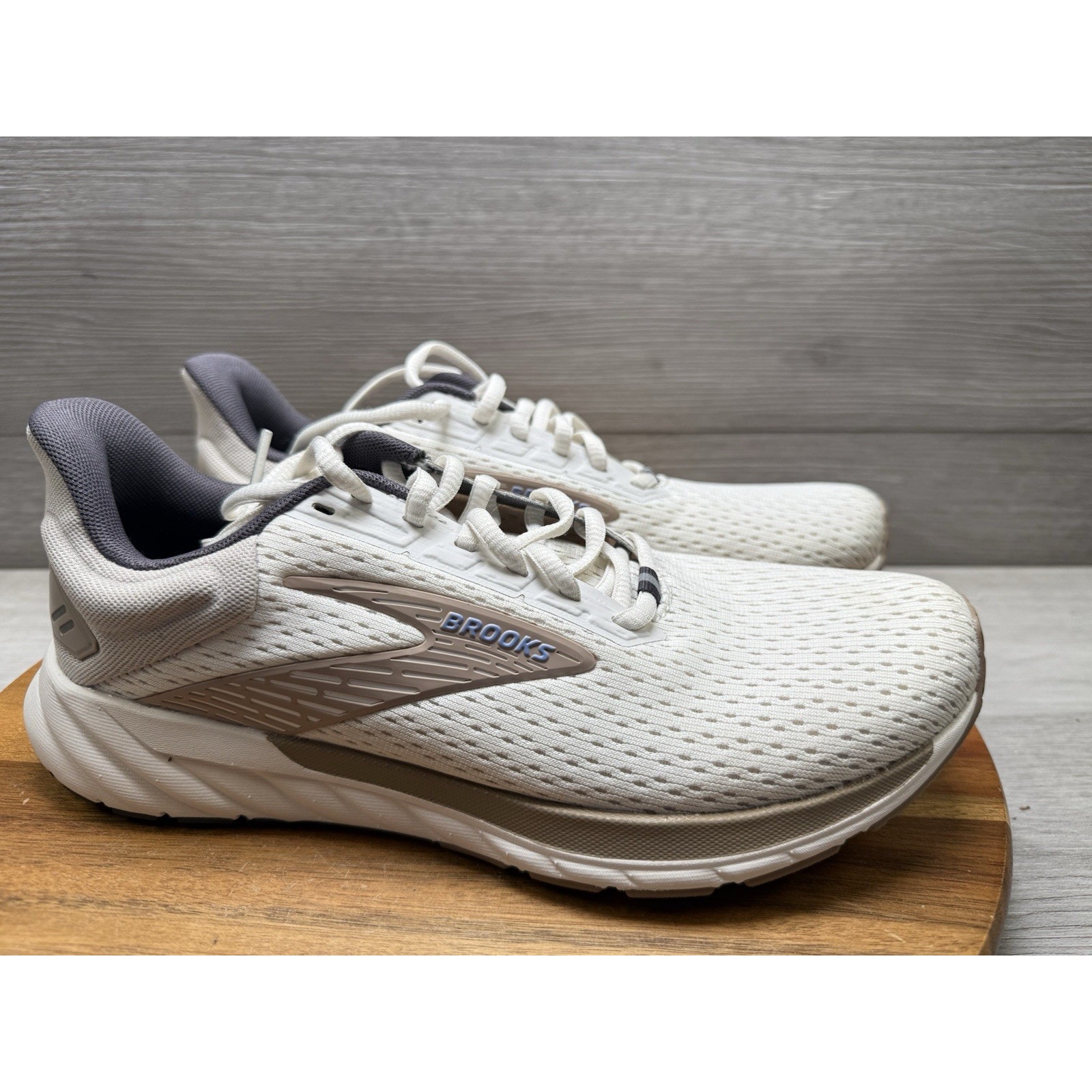 Brooks Women's Anthem 6 Running Shoes Coconut Women’s 9
