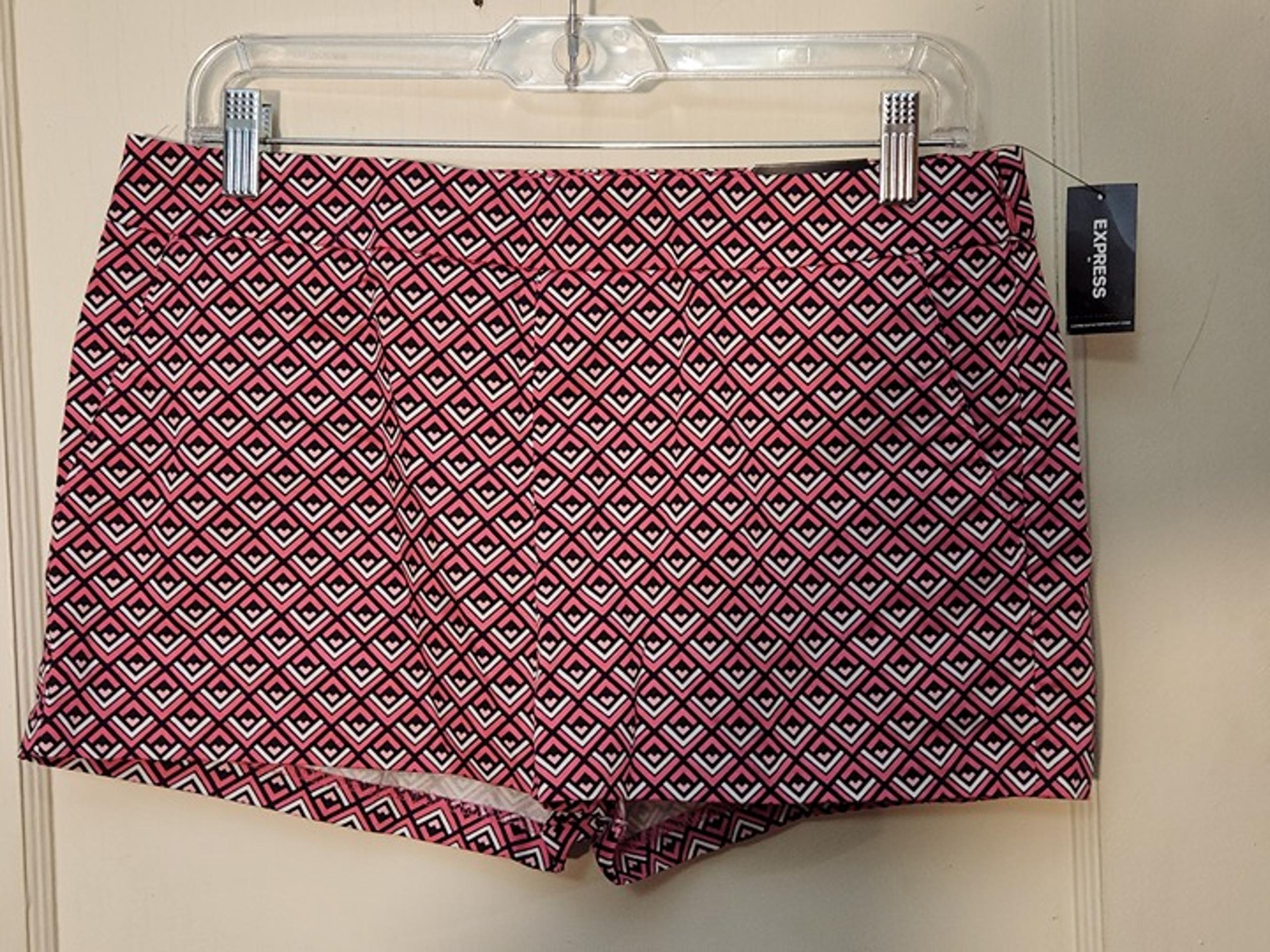 NEW women's EXPRESS pull on cotton casual pink geometric mini shorts sz 6/Small