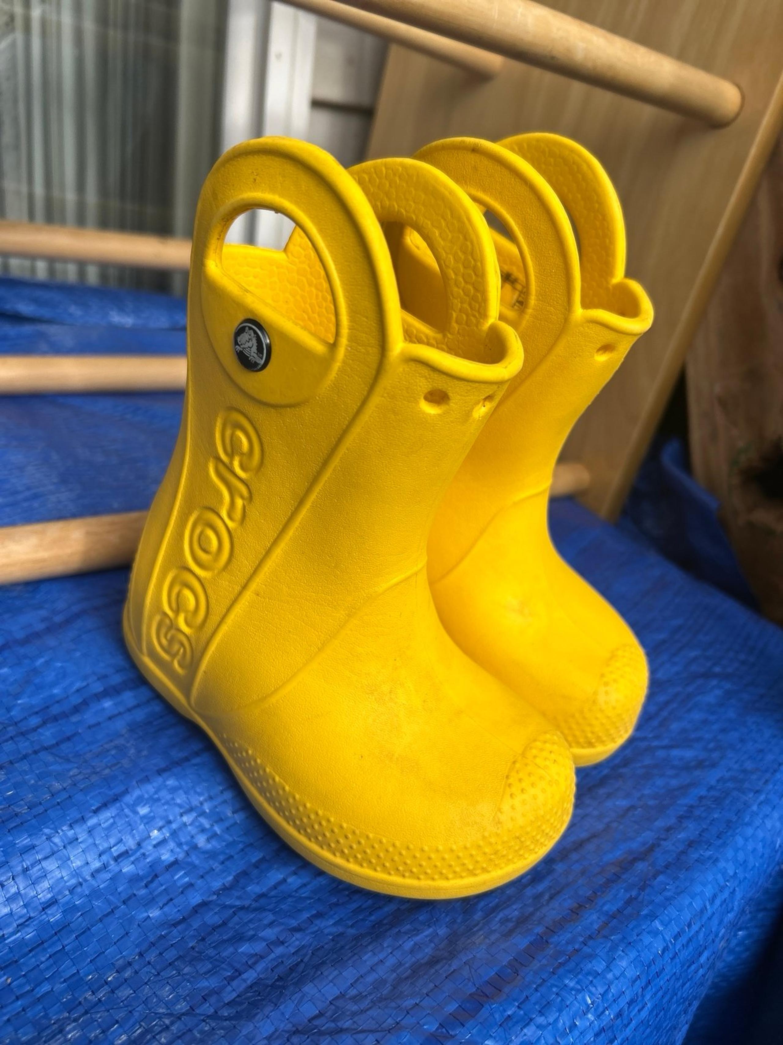 Crocs boots kids size 7c yellow really cute rain boots