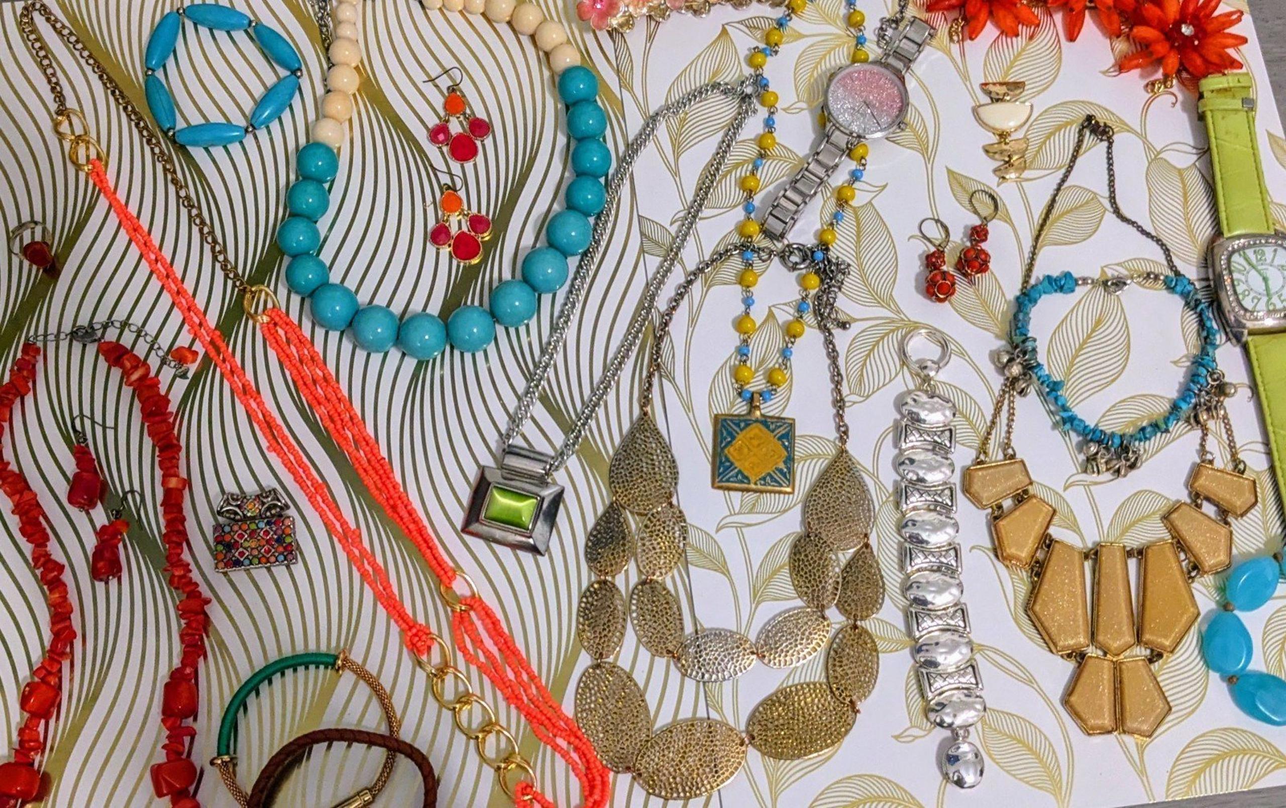 Summer Mash Up AUTHENTIC CORAL Necklace & Earring Set!!!!NEW BATTERY WATCHES LOT