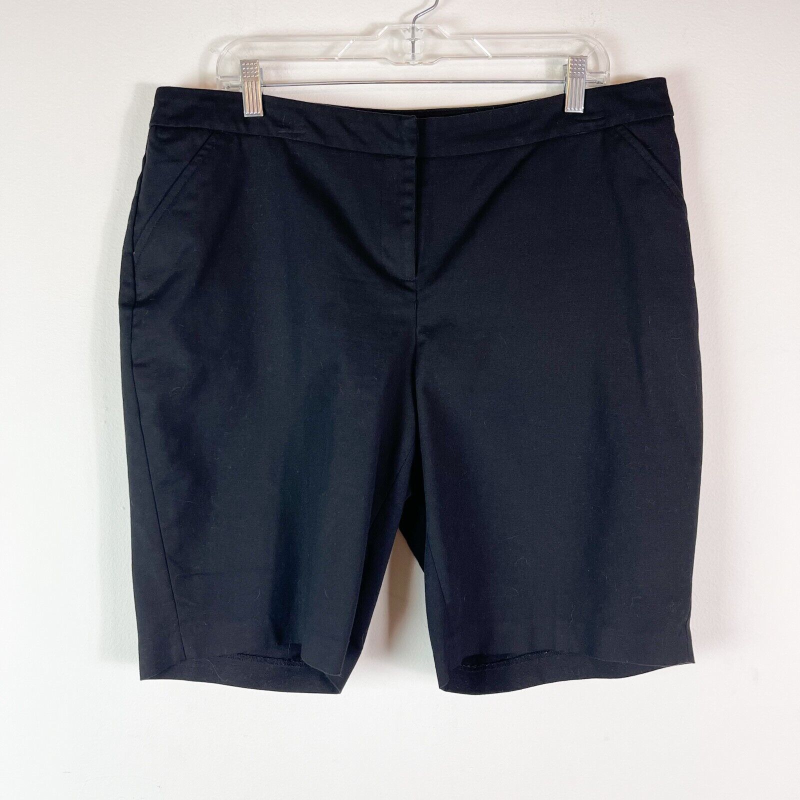 Rafaella NWOT Women's Black Curvy Bermuda Shorts Size 16